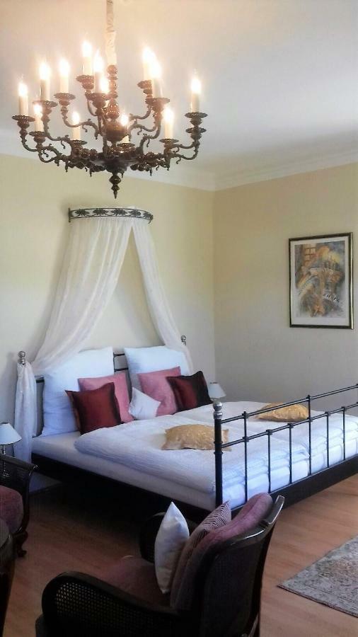 Herrenhaus Kunzwerda Bei Torgau - Aparthotel, Boardinghouse, Wohnen Auf Zeit Esterno foto