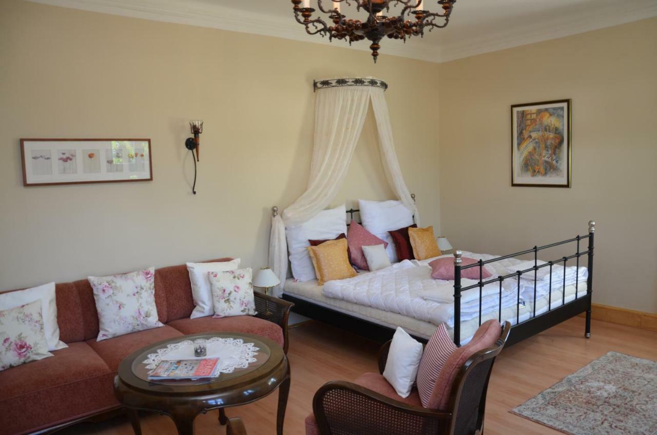 Herrenhaus Kunzwerda Bei Torgau - Aparthotel, Boardinghouse, Wohnen Auf Zeit Esterno foto