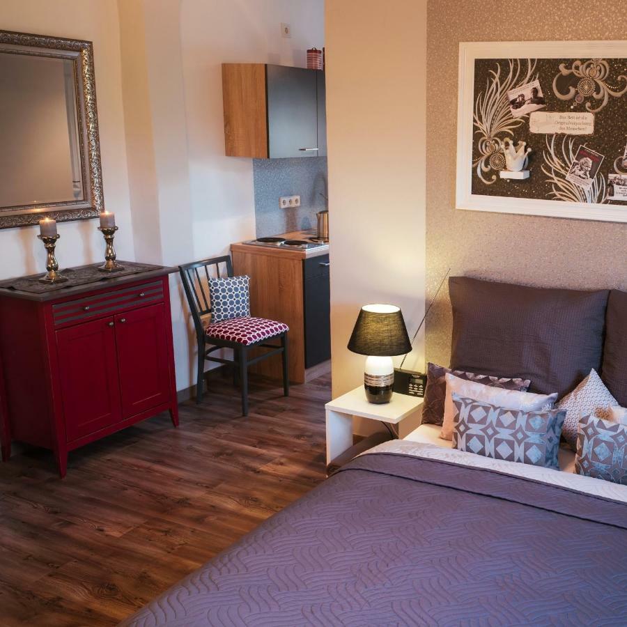 Herrenhaus Kunzwerda Bei Torgau - Aparthotel, Boardinghouse, Wohnen Auf Zeit Esterno foto